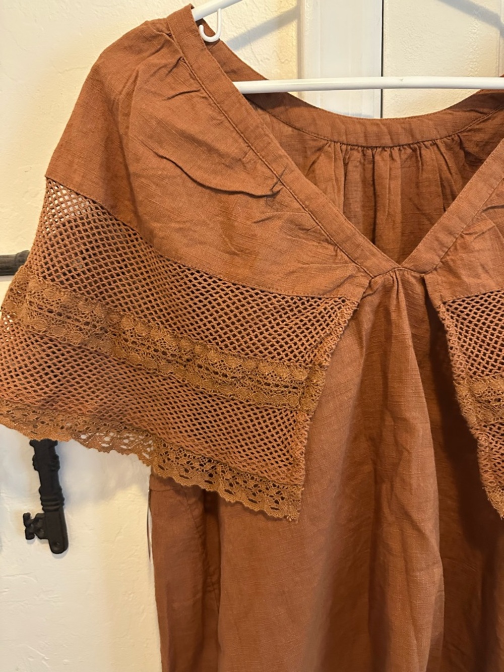 Ladies Old Navy rust colored blouse with lace accents size Medium NWT - Picture 11 of 15